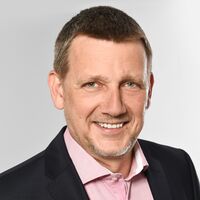This image shows Hartmut Pohlheim.