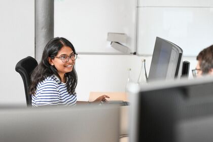 本图片展示了培训 “基于模型的嵌入式软件开发和质量保证介绍” 的封面。