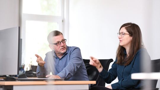 Dieses Bild ist ein Thumbnail, das für das Webinar Data-Driven Dashboards: Keeping Your Projects on Track verwendet wird.