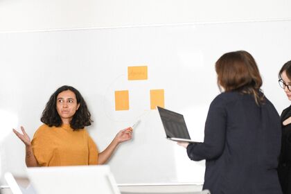 本图片展示了培训 “基于模型的敏捷式软件开发” 的封面。