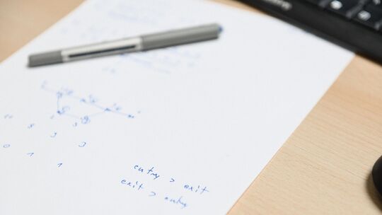 Dieses Bild ist ein Thumbnail, das für das Webinar Safety Analyses According to ISO 26262 at a Glance verwendet wird.