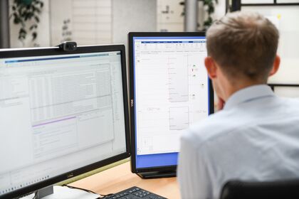 Diese Abbildung ist ein Thumbnail, welches die Schulungsseite zum Thema Entwicklung sicherheitsrelevanter Embedded Software repräsentiert.