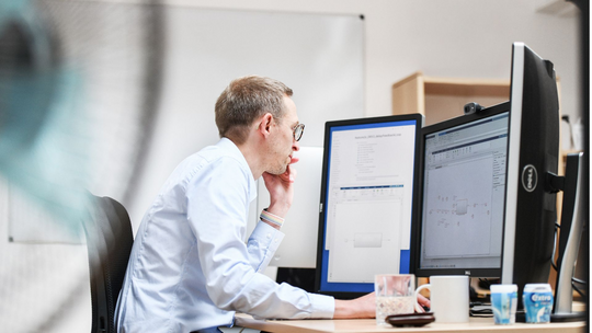 本图片展示了网络研讨会 “带您了解模型静态测试工具MXAM” 的封面。