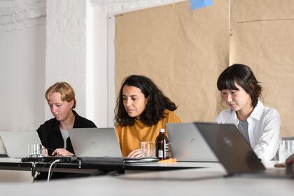 Dieses Bild ist ein Thumbnail, das für das Webinar "Shift-Left Made Practical: Boost Code Quality Through Early Static Model Analysis" verwendet wird.